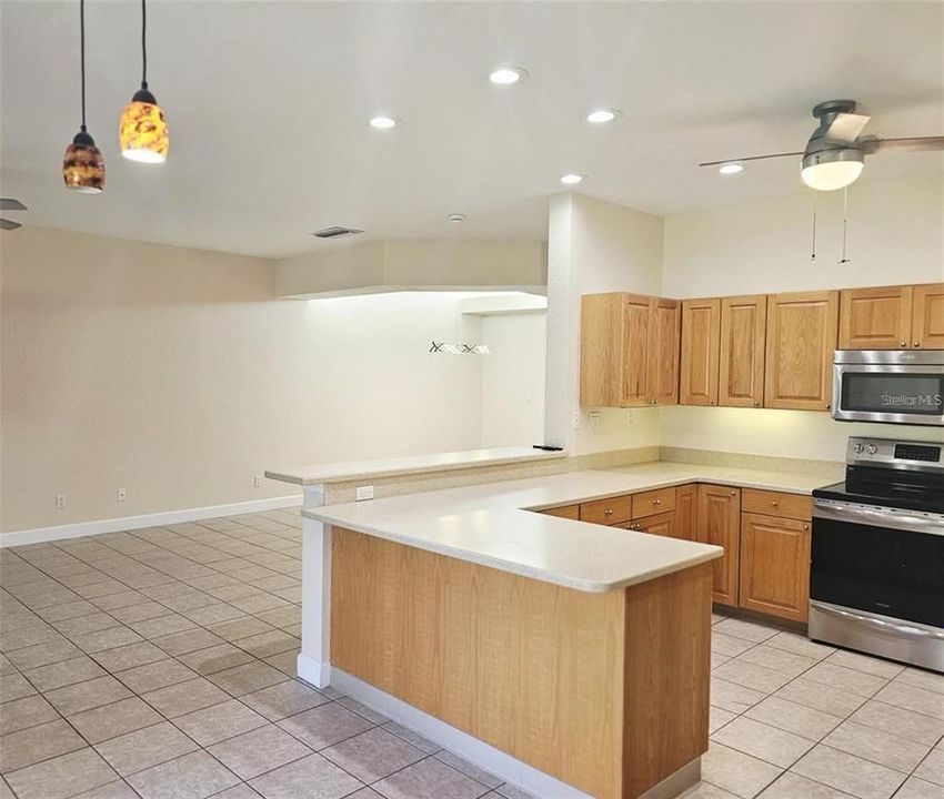 En Venta: $595,000 (3 camas, 2 baños, 2332 Pies cuadrados)