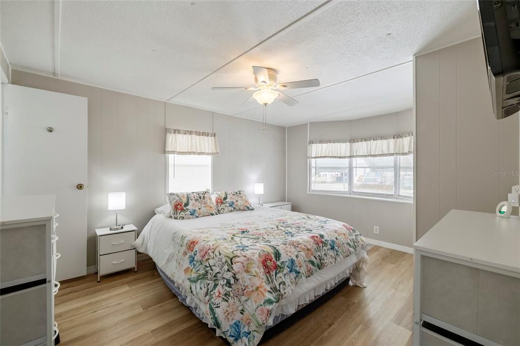 For Sale: $150,000 (2 beds, 2 baths, 960 Square Feet)