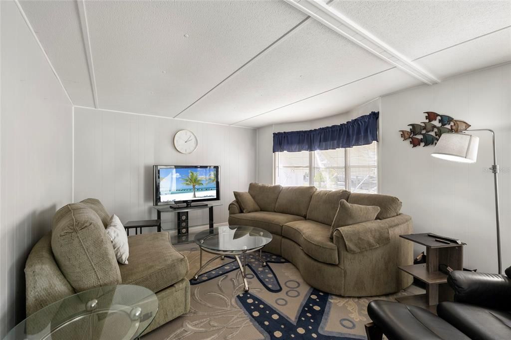 For Sale: $150,000 (2 beds, 2 baths, 960 Square Feet)