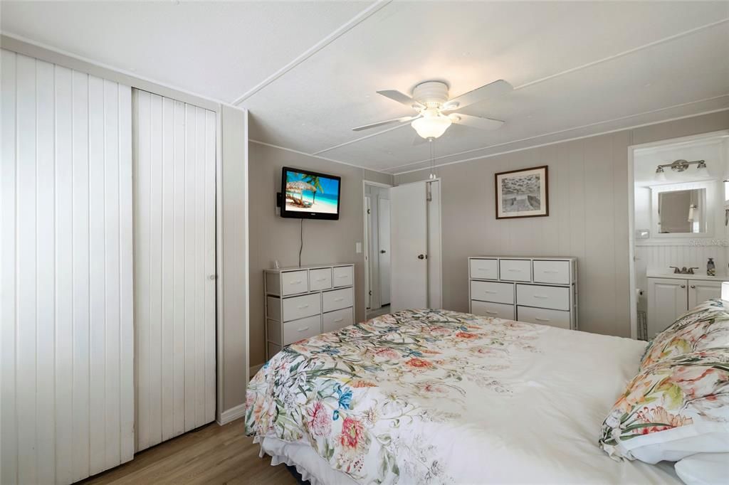 For Sale: $150,000 (2 beds, 2 baths, 960 Square Feet)