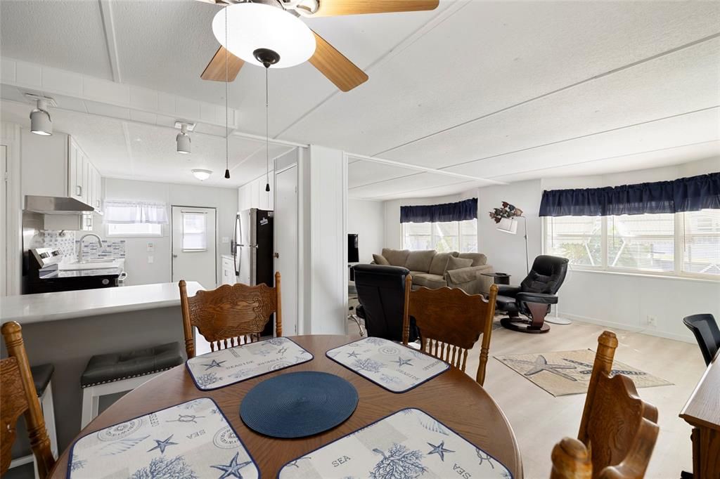 For Sale: $150,000 (2 beds, 2 baths, 960 Square Feet)