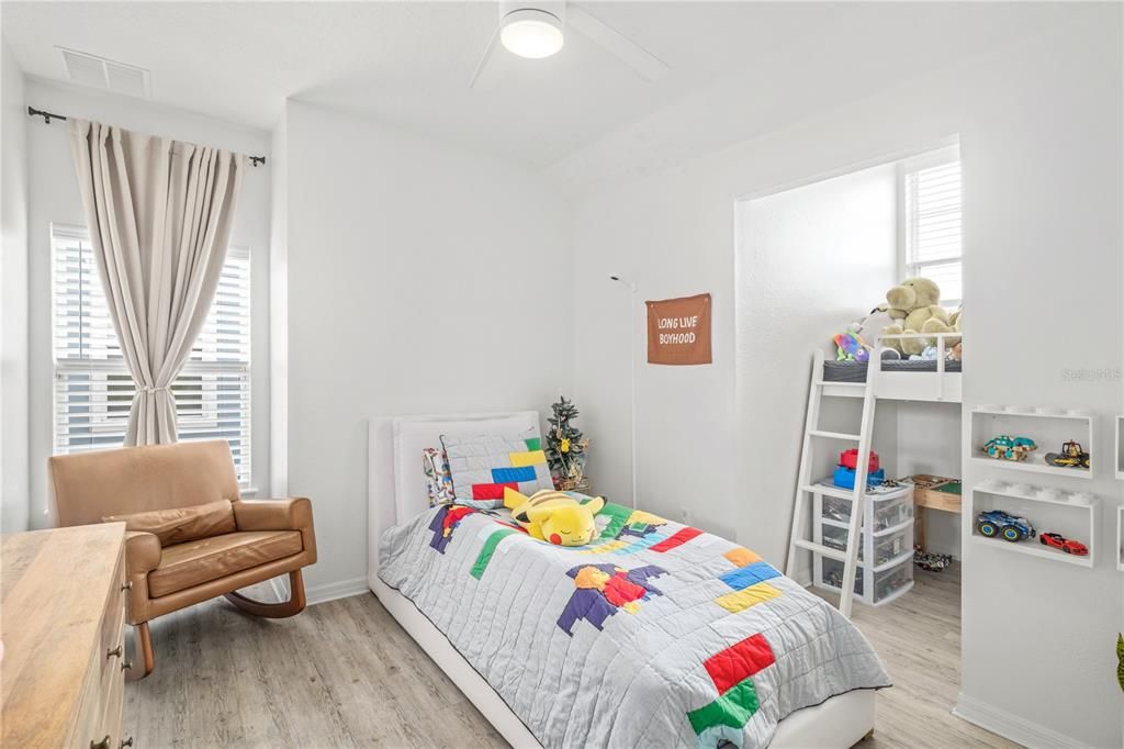 En Venta: $1,299,000 (5 camas, 3 baños, 2509 Pies cuadrados)