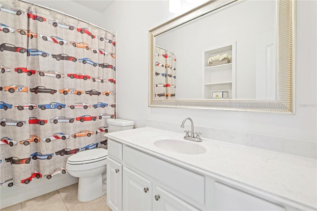 En Venta: $1,299,000 (5 camas, 3 baños, 2509 Pies cuadrados)