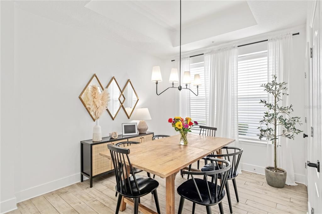 En Venta: $1,299,000 (5 camas, 3 baños, 2509 Pies cuadrados)