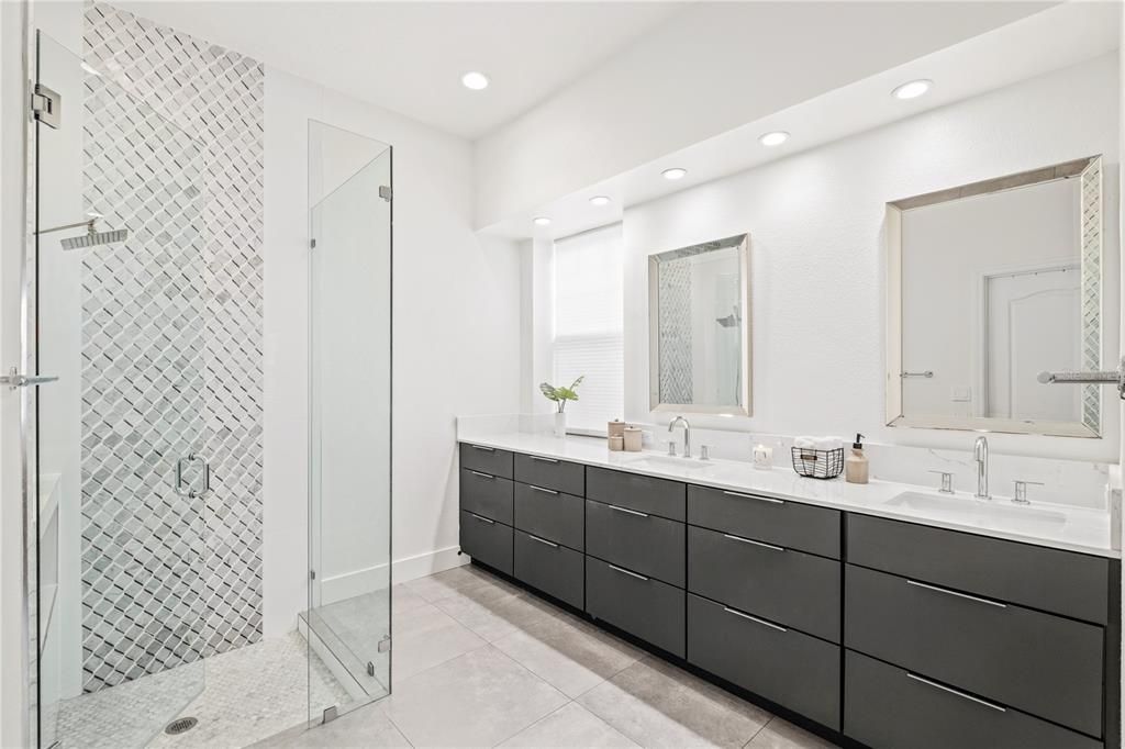 En Venta: $1,299,000 (5 camas, 3 baños, 2509 Pies cuadrados)