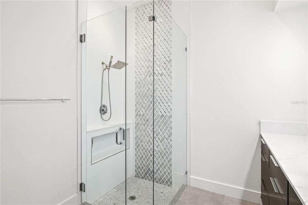 En Venta: $1,299,000 (5 camas, 3 baños, 2509 Pies cuadrados)