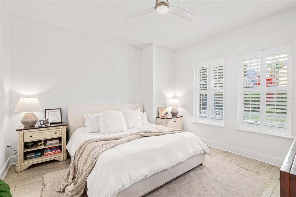 En Venta: $1,299,000 (5 camas, 3 baños, 2509 Pies cuadrados)