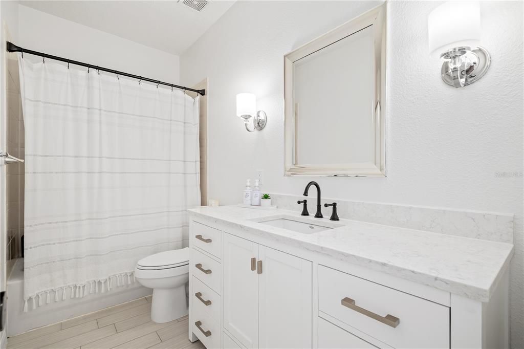 En Venta: $1,299,000 (5 camas, 3 baños, 2509 Pies cuadrados)