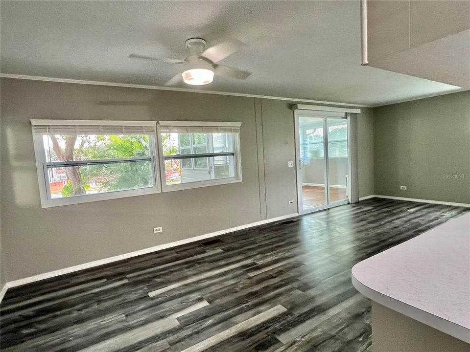 For Sale: $159,900 (2 beds, 2 baths, 1104 Square Feet)