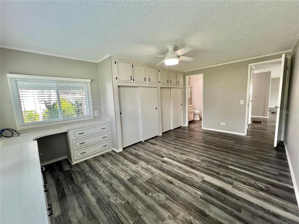 For Sale: $159,900 (2 beds, 2 baths, 1104 Square Feet)