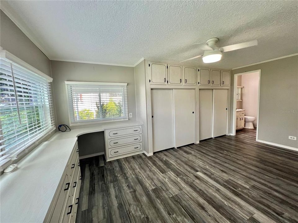 For Sale: $159,900 (2 beds, 2 baths, 1104 Square Feet)