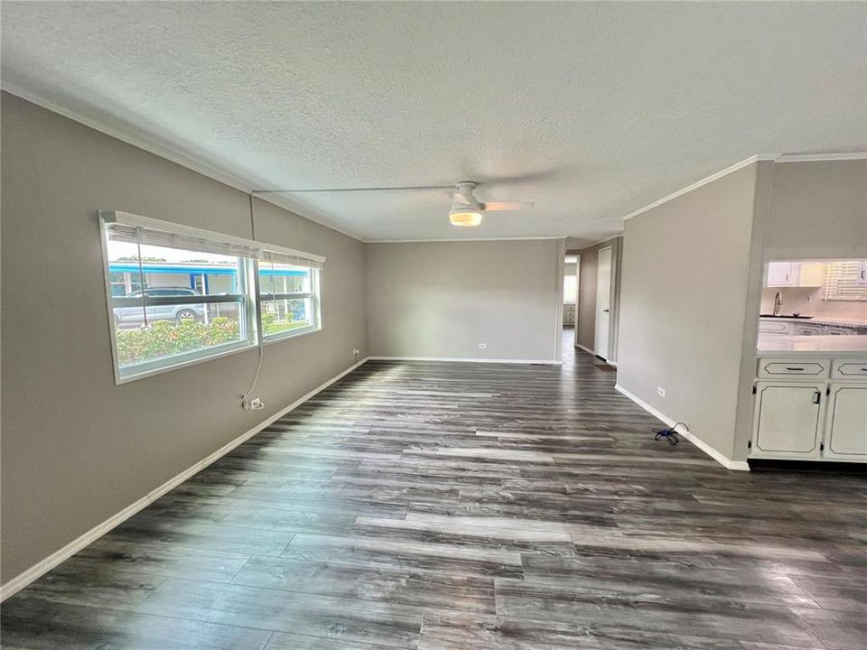 For Sale: $159,900 (2 beds, 2 baths, 1104 Square Feet)