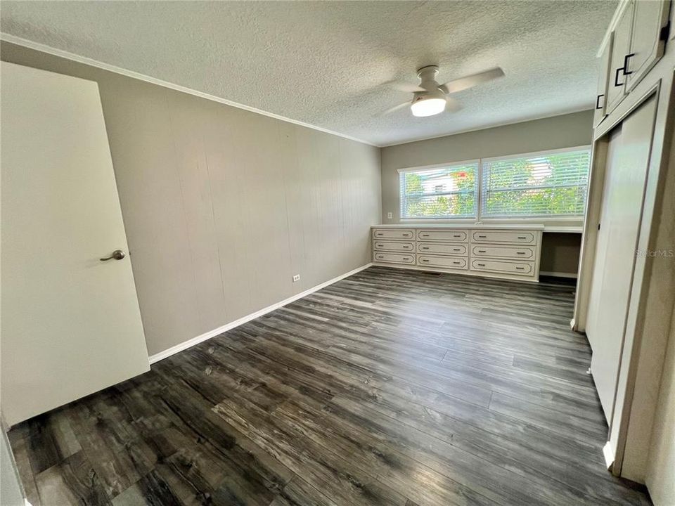 For Sale: $159,900 (2 beds, 2 baths, 1104 Square Feet)