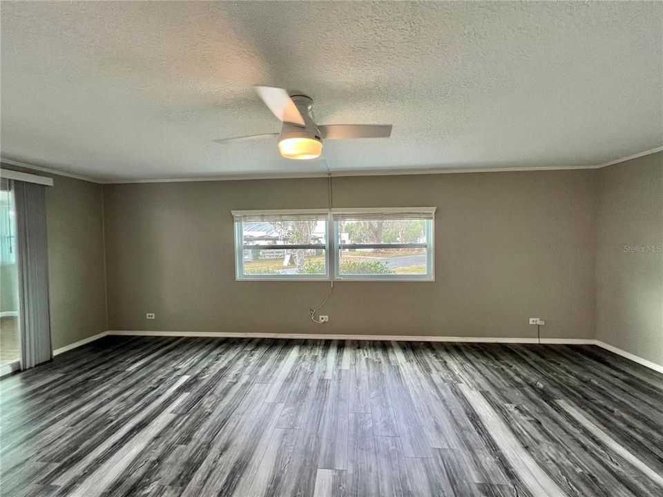 For Sale: $159,900 (2 beds, 2 baths, 1104 Square Feet)