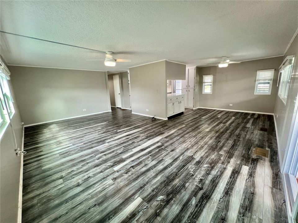 For Sale: $159,900 (2 beds, 2 baths, 1104 Square Feet)