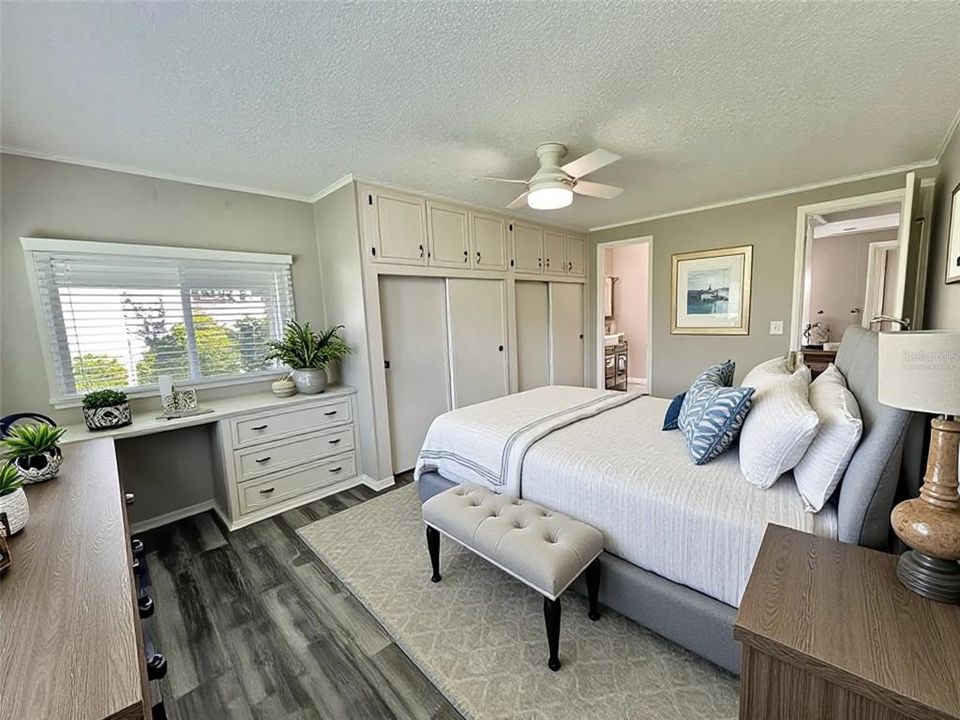 For Sale: $159,900 (2 beds, 2 baths, 1104 Square Feet)