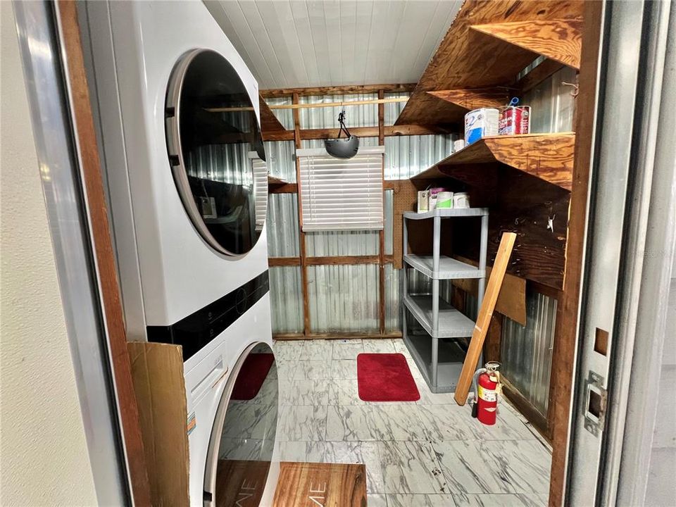 For Sale: $159,900 (2 beds, 2 baths, 1104 Square Feet)