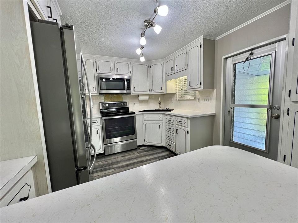 For Sale: $159,900 (2 beds, 2 baths, 1104 Square Feet)
