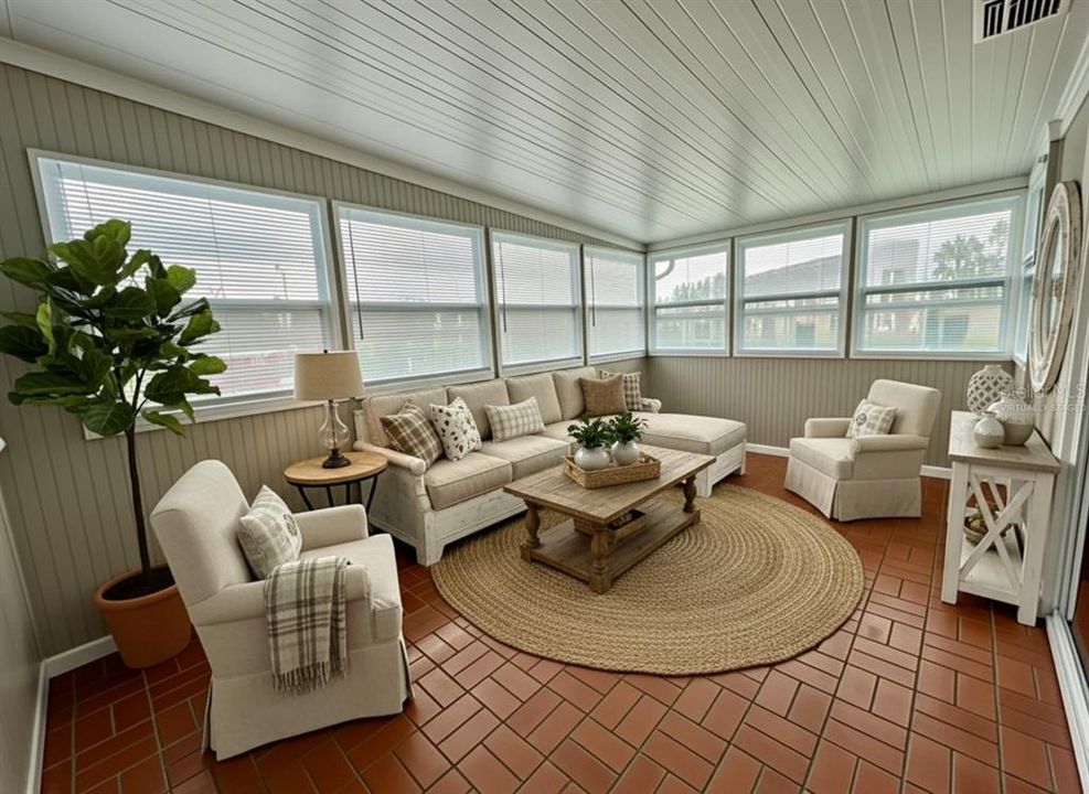 For Sale: $159,900 (2 beds, 2 baths, 1104 Square Feet)