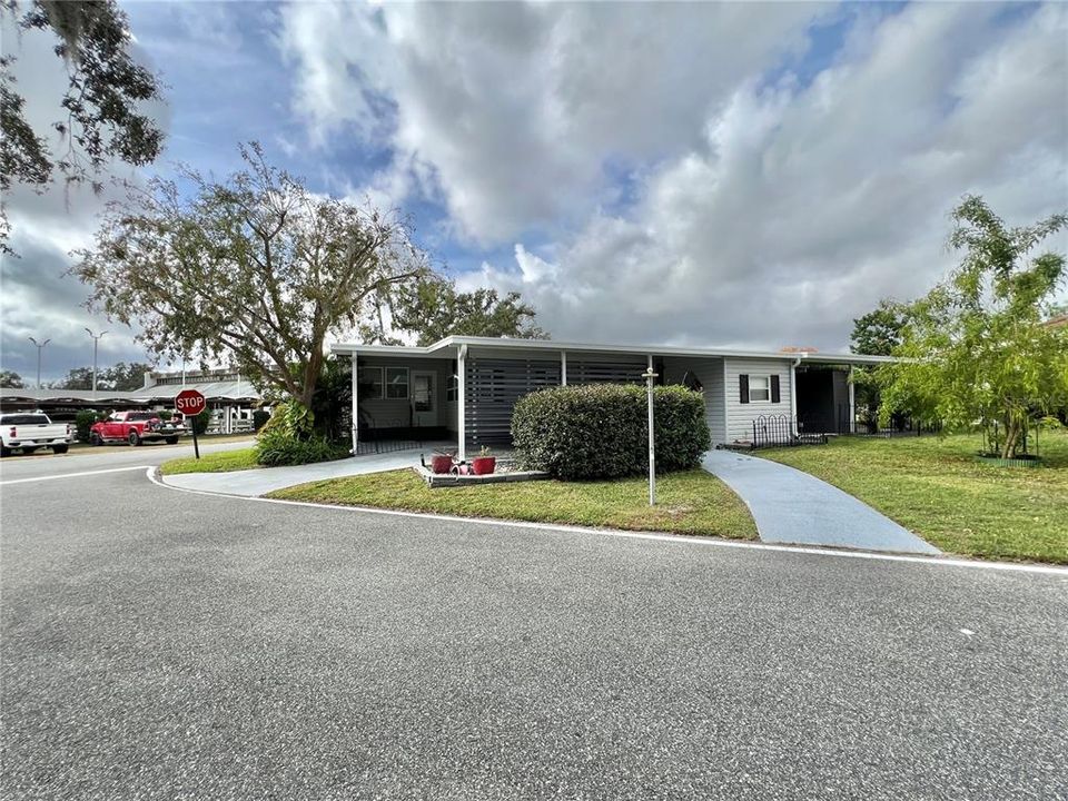 For Sale: $159,900 (2 beds, 2 baths, 1104 Square Feet)