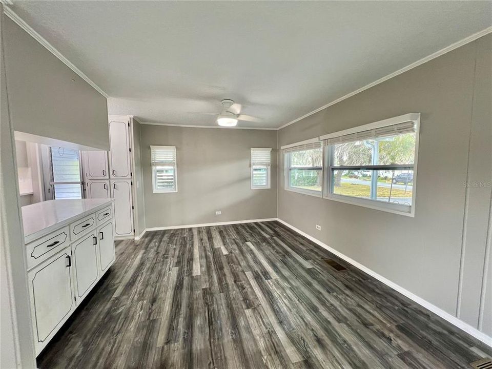 For Sale: $159,900 (2 beds, 2 baths, 1104 Square Feet)