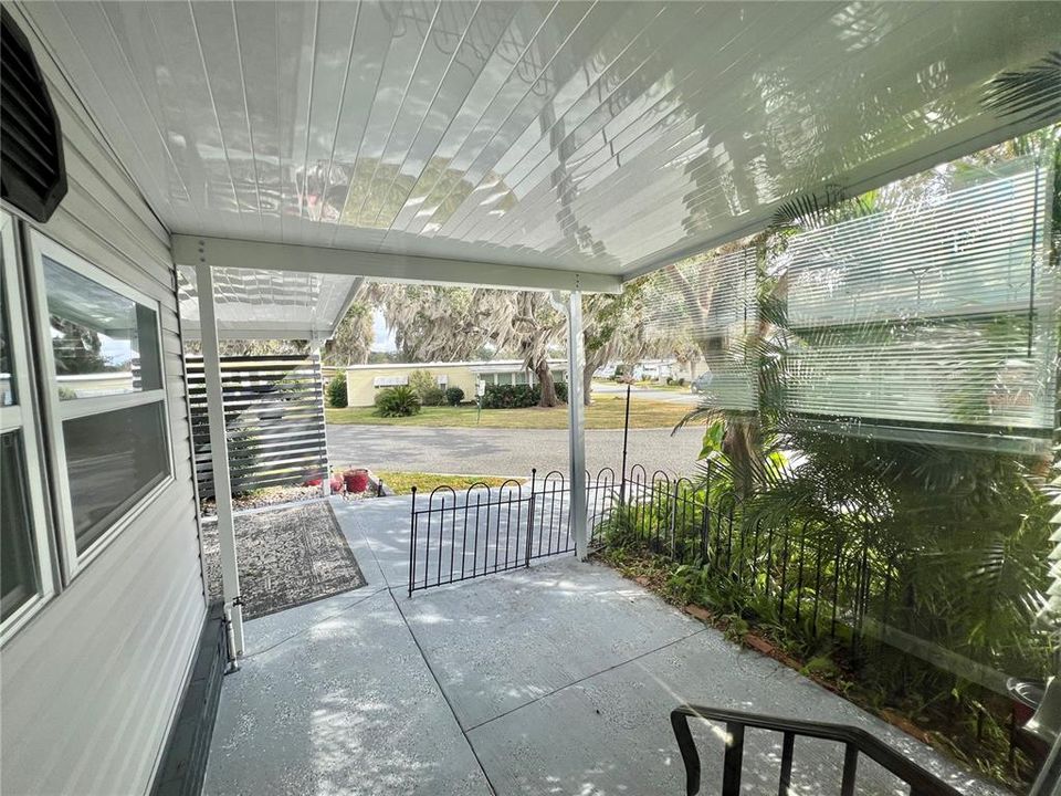 For Sale: $159,900 (2 beds, 2 baths, 1104 Square Feet)