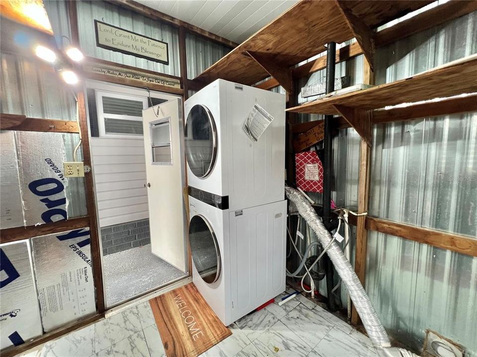 For Sale: $159,900 (2 beds, 2 baths, 1104 Square Feet)