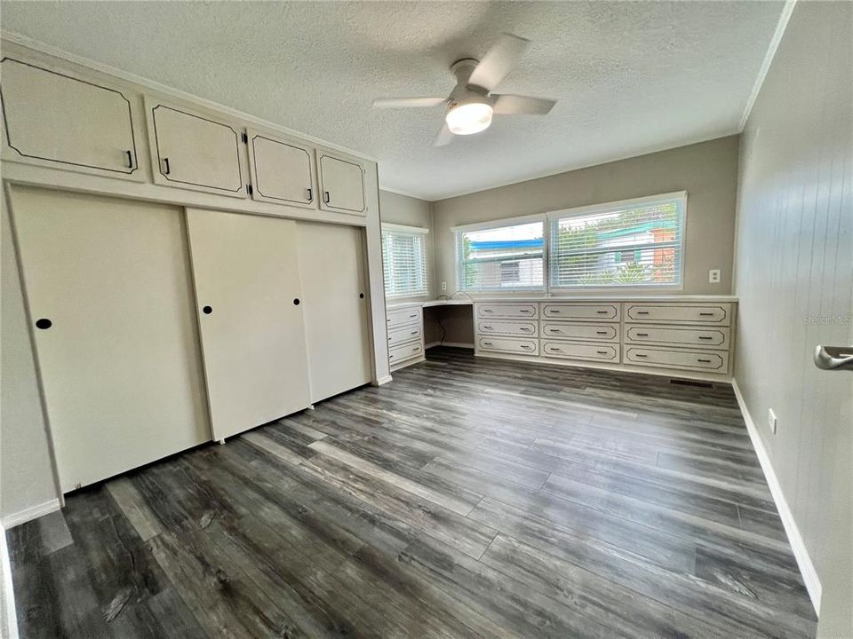 For Sale: $159,900 (2 beds, 2 baths, 1104 Square Feet)