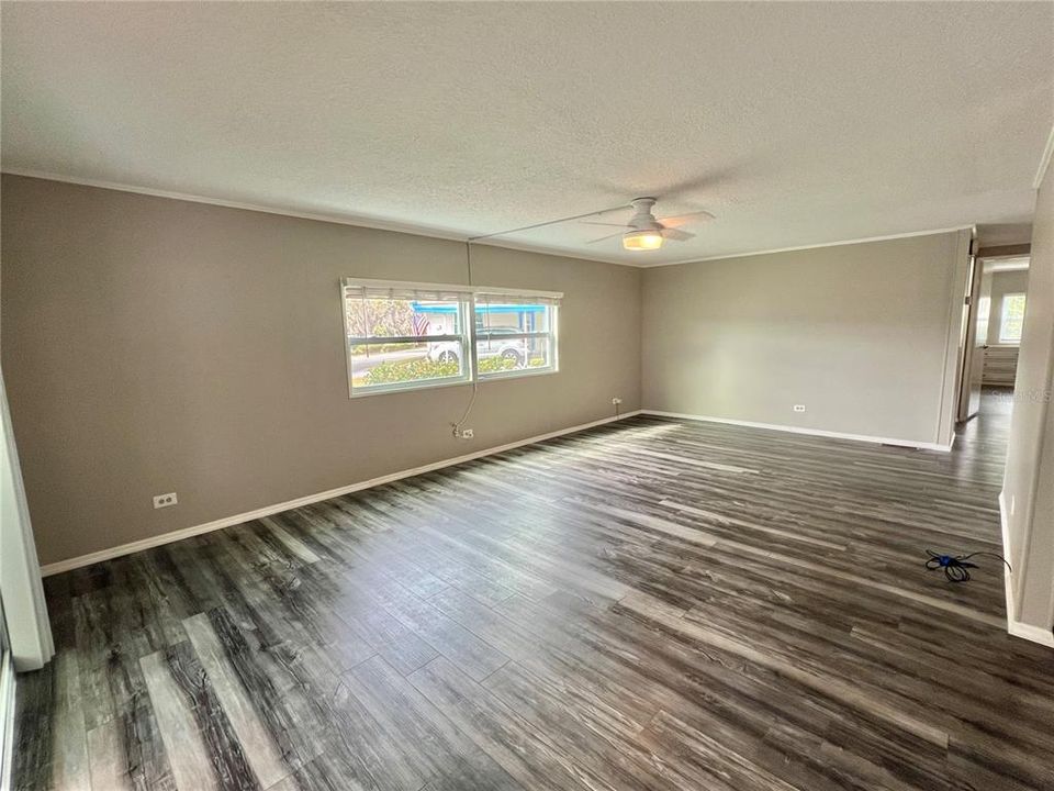 For Sale: $159,900 (2 beds, 2 baths, 1104 Square Feet)