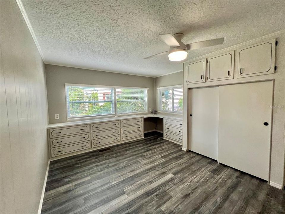 For Sale: $159,900 (2 beds, 2 baths, 1104 Square Feet)