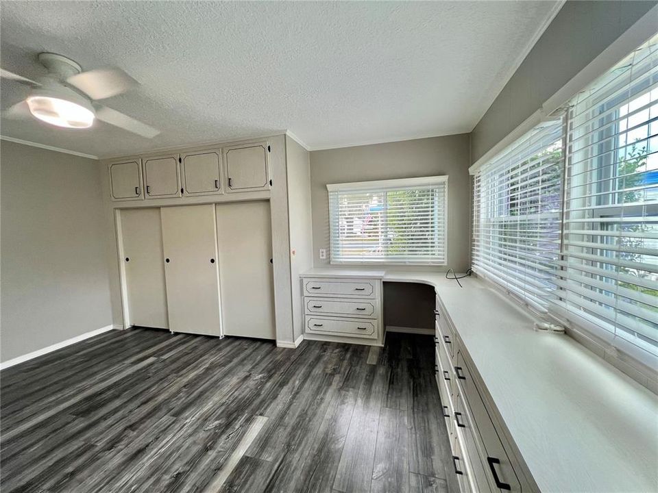 For Sale: $159,900 (2 beds, 2 baths, 1104 Square Feet)