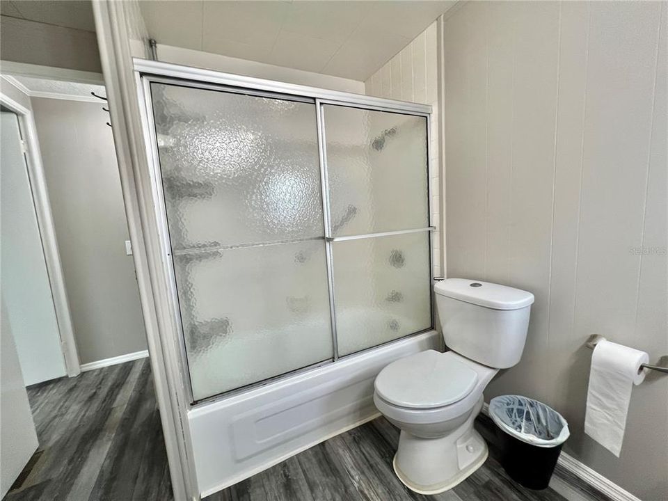 For Sale: $159,900 (2 beds, 2 baths, 1104 Square Feet)