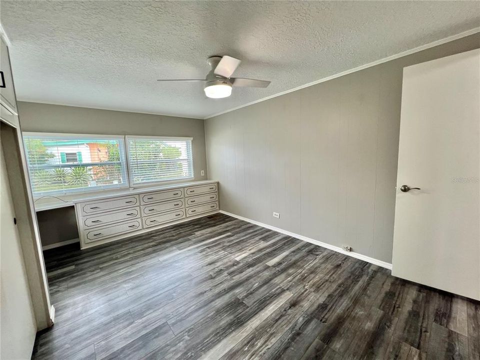 For Sale: $159,900 (2 beds, 2 baths, 1104 Square Feet)