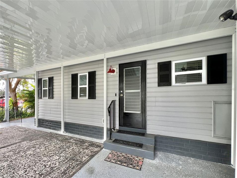 For Sale: $159,900 (2 beds, 2 baths, 1104 Square Feet)