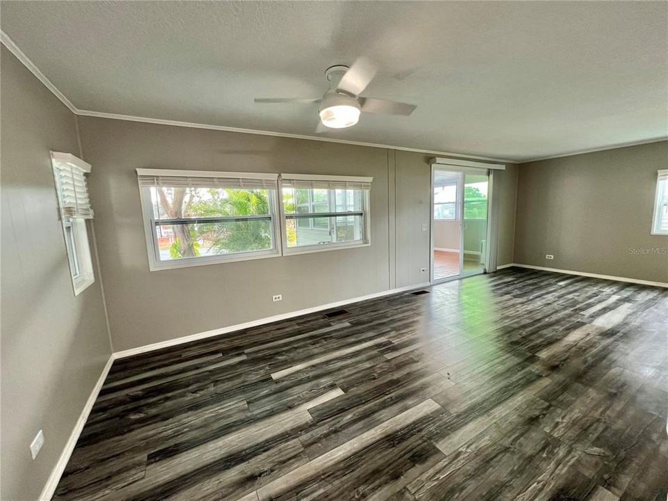 For Sale: $159,900 (2 beds, 2 baths, 1104 Square Feet)