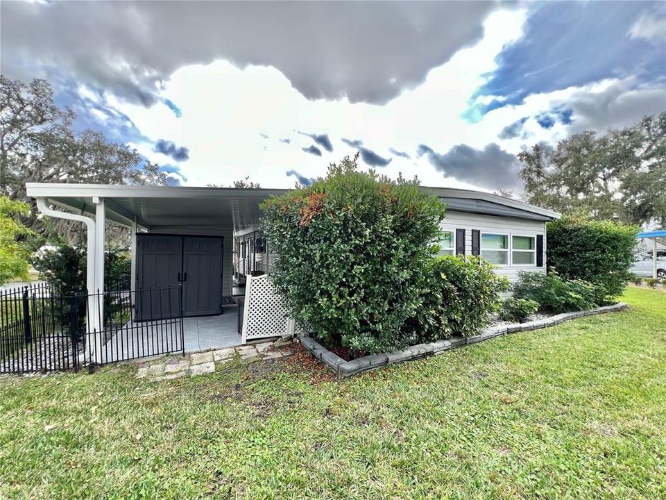 For Sale: $159,900 (2 beds, 2 baths, 1104 Square Feet)