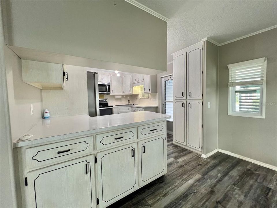 For Sale: $159,900 (2 beds, 2 baths, 1104 Square Feet)