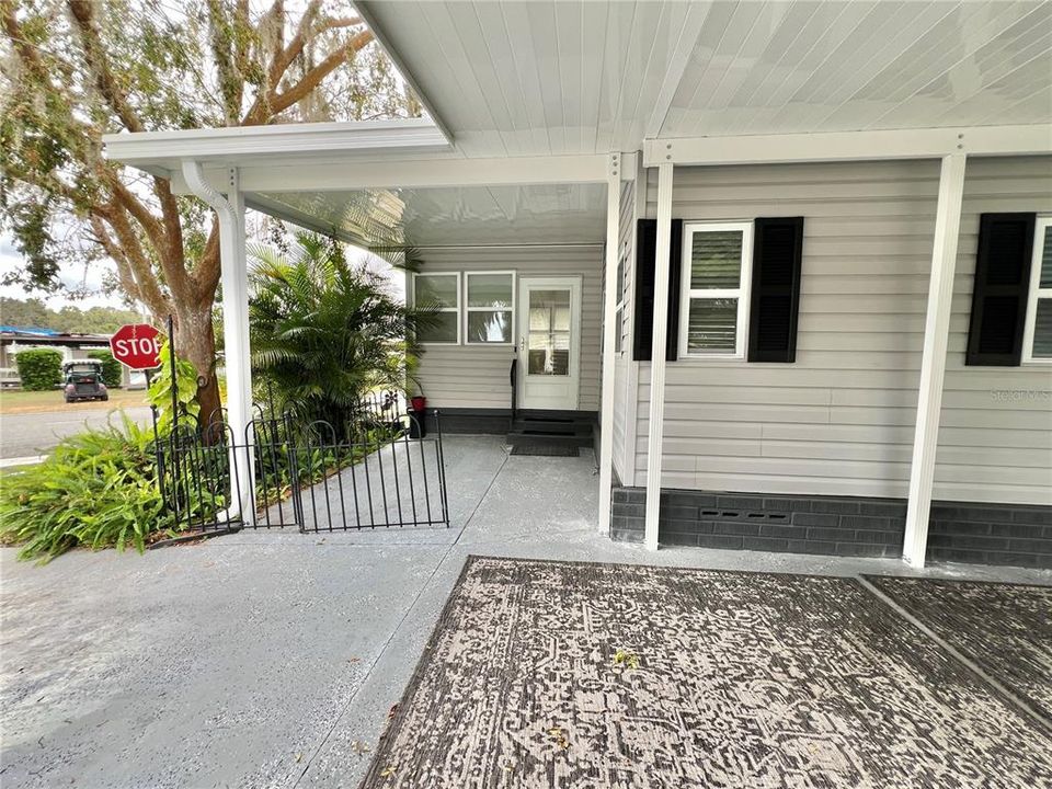 For Sale: $159,900 (2 beds, 2 baths, 1104 Square Feet)