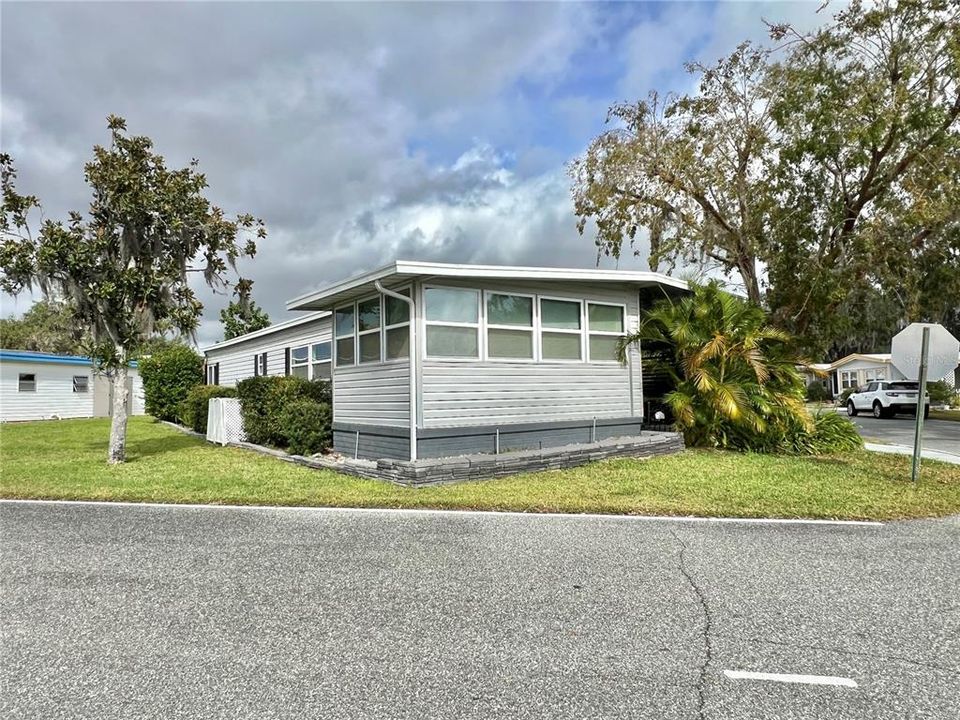 For Sale: $159,900 (2 beds, 2 baths, 1104 Square Feet)