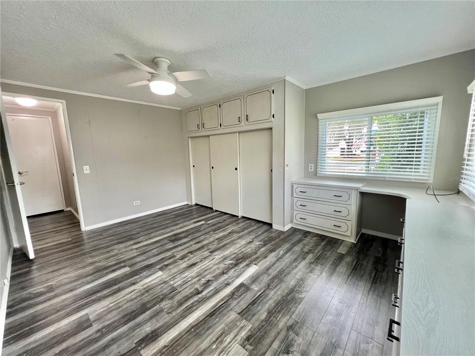 For Sale: $159,900 (2 beds, 2 baths, 1104 Square Feet)