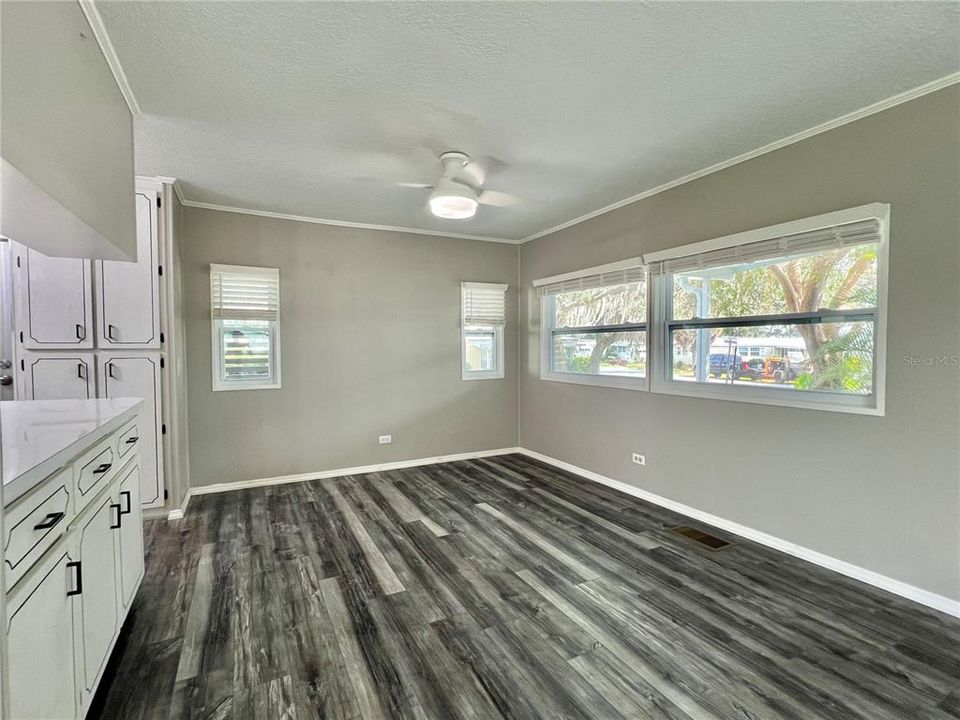 For Sale: $159,900 (2 beds, 2 baths, 1104 Square Feet)