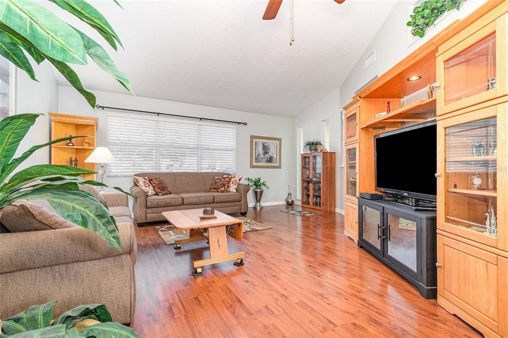 En Venta: $258,500 (3 camas, 2 baños, 1524 Pies cuadrados)