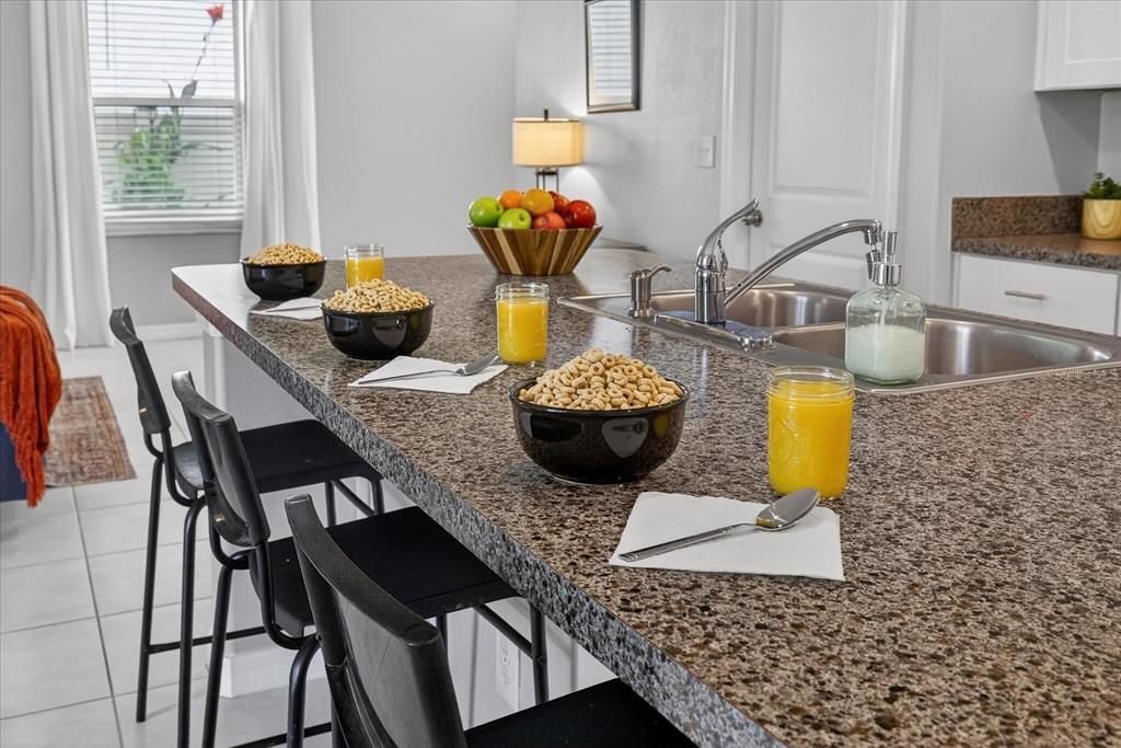 En Venta: $380,000 (4 camas, 2 baños, 1870 Pies cuadrados)