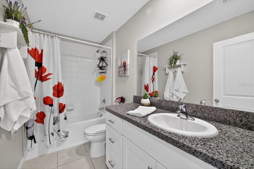 En Venta: $380,000 (4 camas, 2 baños, 1870 Pies cuadrados)