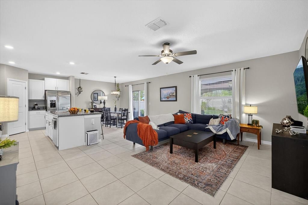 En Venta: $380,000 (4 camas, 2 baños, 1870 Pies cuadrados)