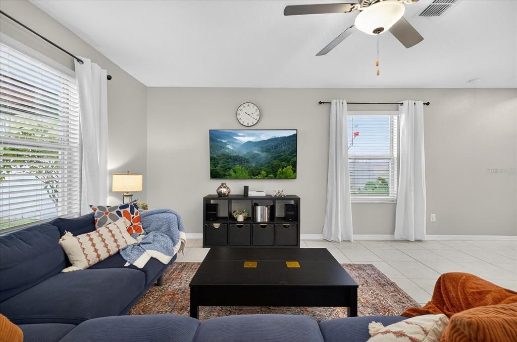 En Venta: $380,000 (4 camas, 2 baños, 1870 Pies cuadrados)