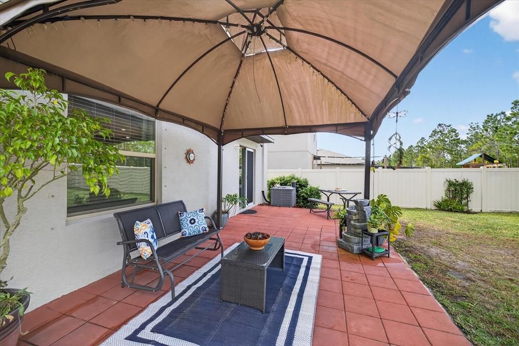 En Venta: $380,000 (4 camas, 2 baños, 1870 Pies cuadrados)