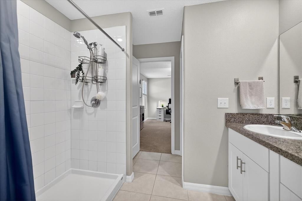 En Venta: $380,000 (4 camas, 2 baños, 1870 Pies cuadrados)