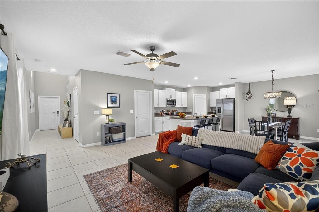 En Venta: $380,000 (4 camas, 2 baños, 1870 Pies cuadrados)