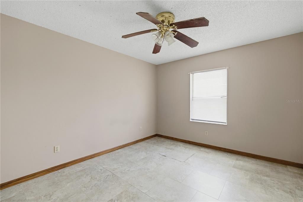 待售: $199,999 (3 贝兹, 2 浴室, 1586 平方英尺)